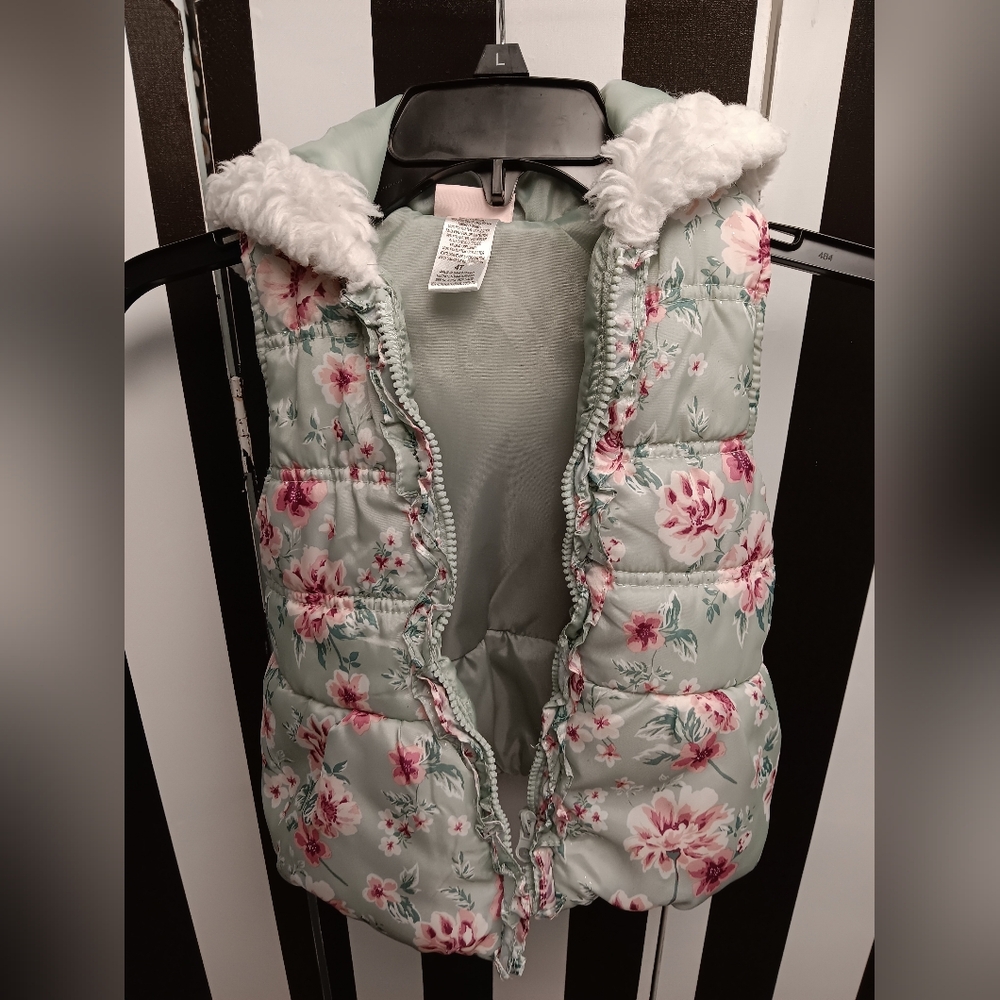 Toddler Puffer Vest - Picture 2 of 9